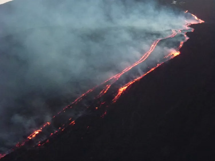 Courant de lave de l'éruption actuelle de l'Etna