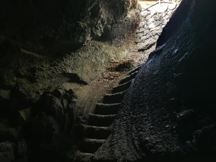 Entrance to the Grotta dei ladroni