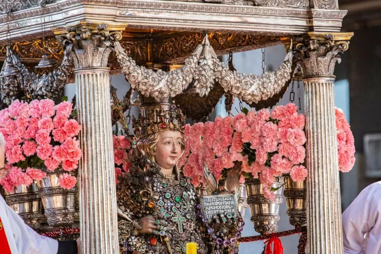 The feast of St Agatha in Catania: the candalore are solemnly carried through the streets